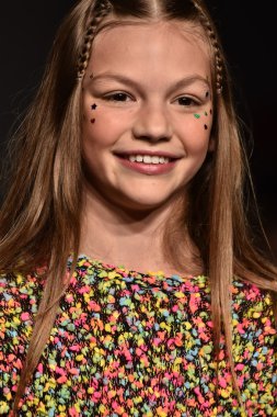 Küçük Bayan sonbahar kış 2016 bahisler