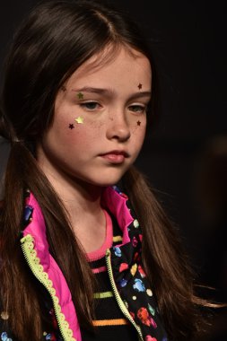 Küçük Bayan sonbahar kış 2016 bahisler
