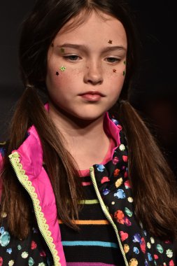 Küçük Bayan sonbahar kış 2016 bahisler