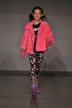 Küçük Bayan sonbahar kış 2016 bahisler