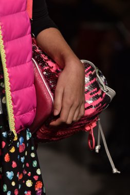 Küçük Bayan sonbahar kış 2016 bahisler