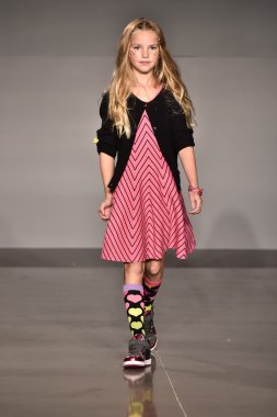 Küçük Bayan sonbahar kış 2016 bahisler