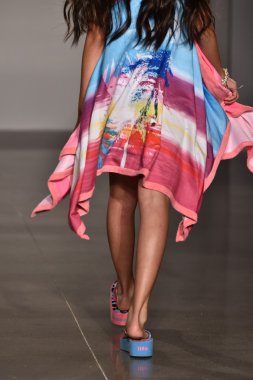 Küçük Bayan sonbahar kış 2016 bahisler