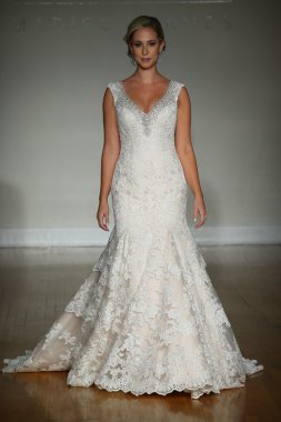 Allure Gelinlik Pist Gösterisi