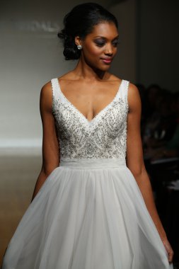 Allure Gelinlik Pist Gösterisi