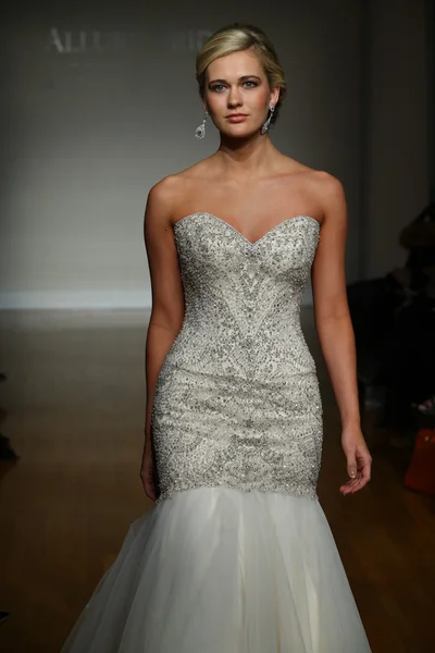 Allure Bridals Fall Winter 2016 — Zdjęcie stockowe