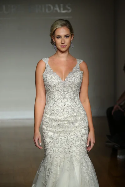 Allure Bridals Fall Winter 2016 — Zdjęcie stockowe