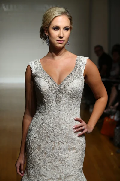 Allure bridals Runway Pokaż — Zdjęcie stockowe