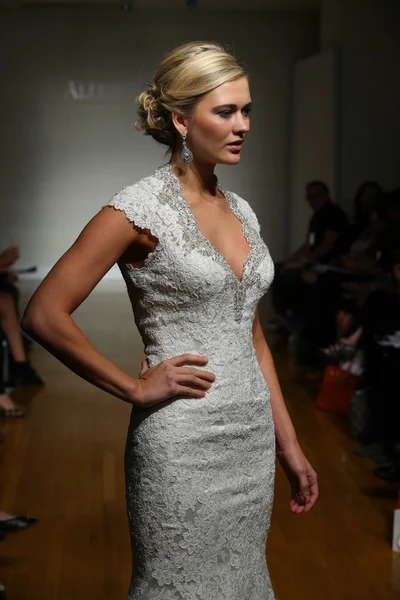 Allure bridals Runway Pokaż — Zdjęcie stockowe