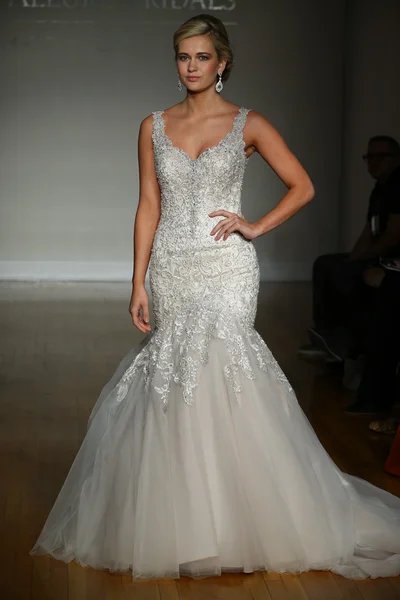 Allure Bridals Runway show — Stockfoto