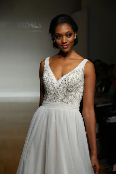 Allure Bridals Runway show — Stockfoto