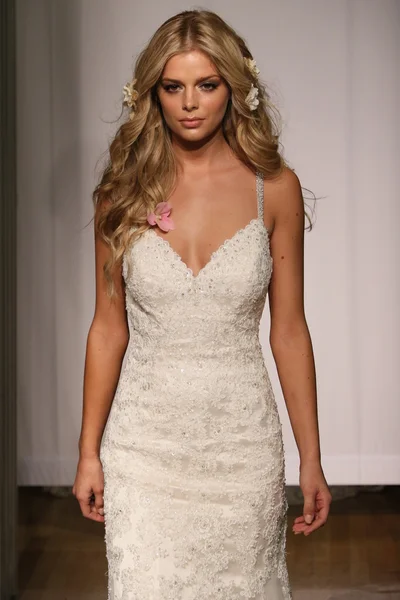 Mori Lee Bridals Autunno Inverno 2016 — Foto Stock