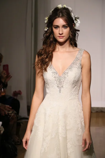 Mori Lee Bridals Autunno Inverno 2016 — Foto Stock