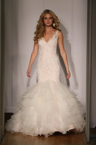 Mori Lee Novia Otoño Invierno 2016 — Foto de Stock