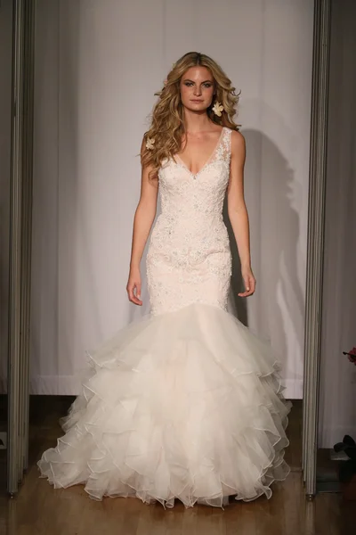 Mori Lee Bridals Autunno Inverno 2016 — Foto Stock