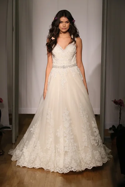 Mori lee bridals herbst winter 2016 — Stockfoto