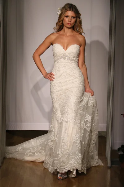 Mori Lee Bridals Fall Winter 2016 — Zdjęcie stockowe