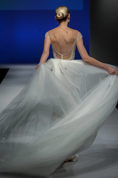 Shlomit Azrad Bridal Fall Winter 2016 — 图库照片