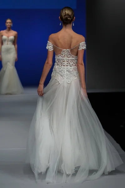 Shlomit Azrad Bridal Fall Winter 2016 — Zdjęcie stockowe