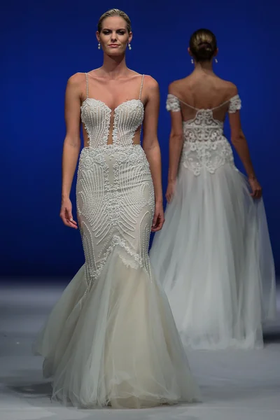 Shlomit Azrad Bridal Fall Winter 2016 — Zdjęcie stockowe