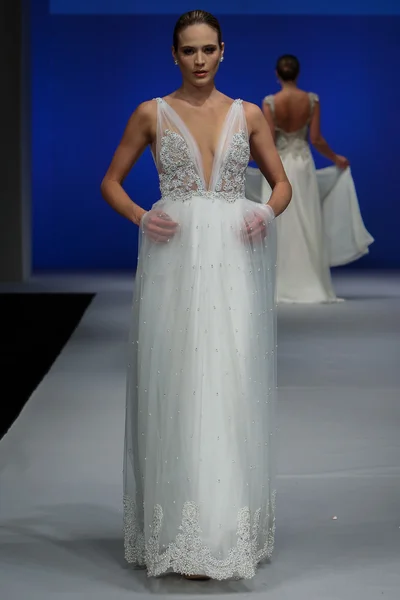 Shlomit Azrad Bridal Fall Winter 2016 — 图库照片