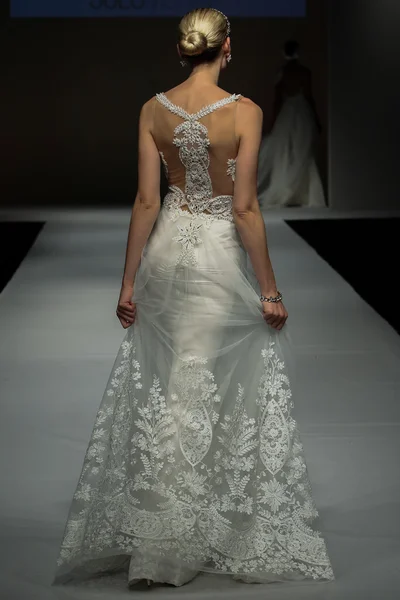 Solo Merav Bridal Runway Show — 图库照片