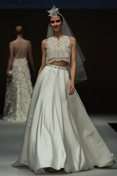 Solo Merav Bridal Runway Show — Zdjęcie stockowe