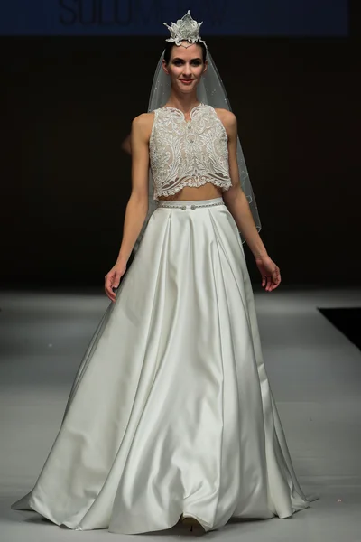 Solo Merav Bridal Runway Show — Zdjęcie stockowe