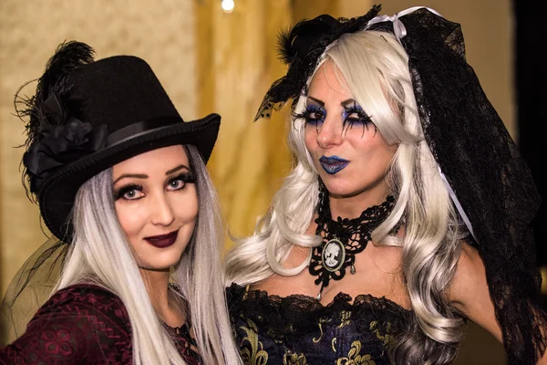 La fiesta de moda durante el evento de Halloween —  Fotos de Stock