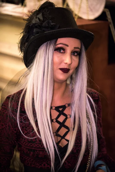 La fiesta de moda durante el evento de Halloween — Foto de Stock