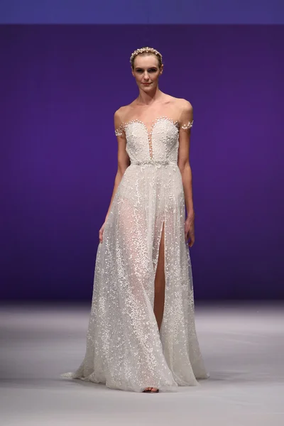 Lee Petra Grebenau Bridal Runway Show — Stok fotoğraf