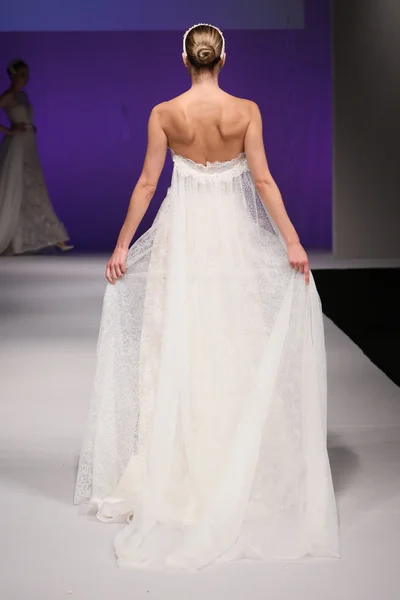 Lee Petra Grebenau Bridal Runway Show — Stock fotografie