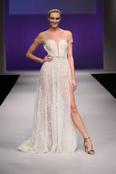 Lee Petra Grebenau Bridal Runway Show — Stok fotoğraf