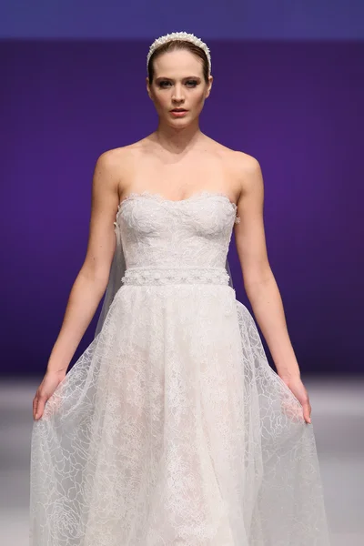 Lee Petra Grebenau Bridal Runway Show — 스톡 사진