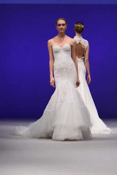 Ester Bridal Runway Show — Stockfoto