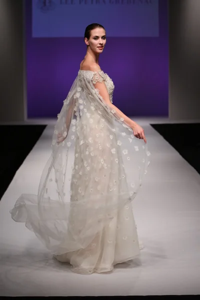 Lee Petra Grebenau Bridal Runway Show — Φωτογραφία Αρχείου