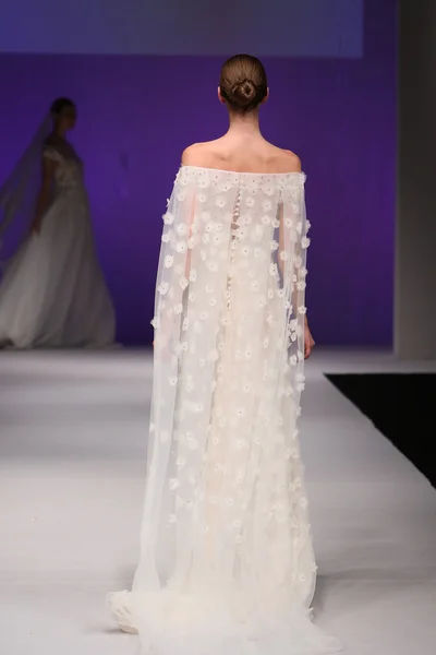 Lee Petra Grebenau Bridal Runway Show — Stock fotografie