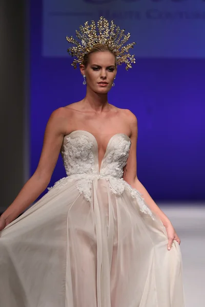 Ester Bridal Runway Show — стокове фото