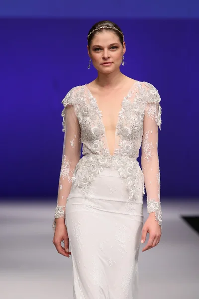 Ester Bridal Runway Show — стокове фото