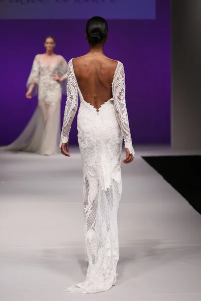 Tal Kahlon Bridal Runway Show — Stockfoto