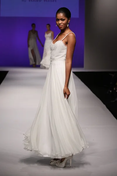 Rish by Yoav Rish Bridal Runway Show — Stockfoto