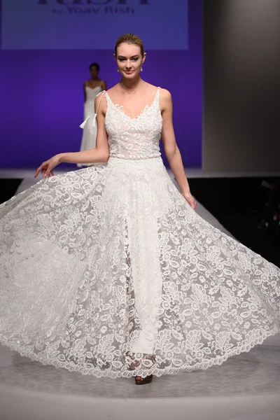 Rish by Yoav Rish Bridal Runway Show — Stockfoto