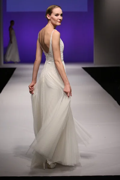 Rish by Yoav Rish Bridal Runway Show — Stockfoto