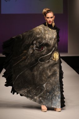 Yumi Katsura gelin pist Show