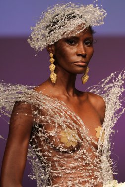 Yumi Katsura gelin pist Show