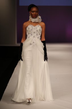 Yumi Katsura gelin pist Show