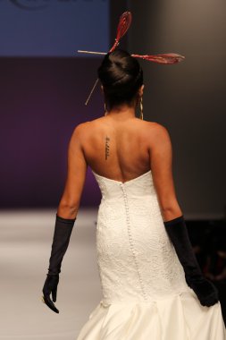 Yumi Katsura Brida pist Show