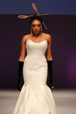 Yumi Katsura Brida pist Show