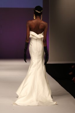 Yumi Katsura Brida pist Show