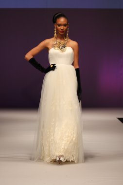 Yumi Katsura Brida pist Show